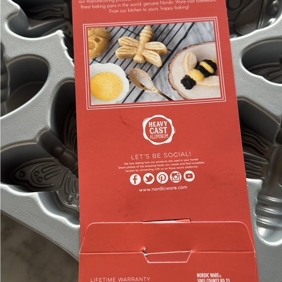 New Nordic Ware backyard bugs baking pans - Picture 4 of 4
